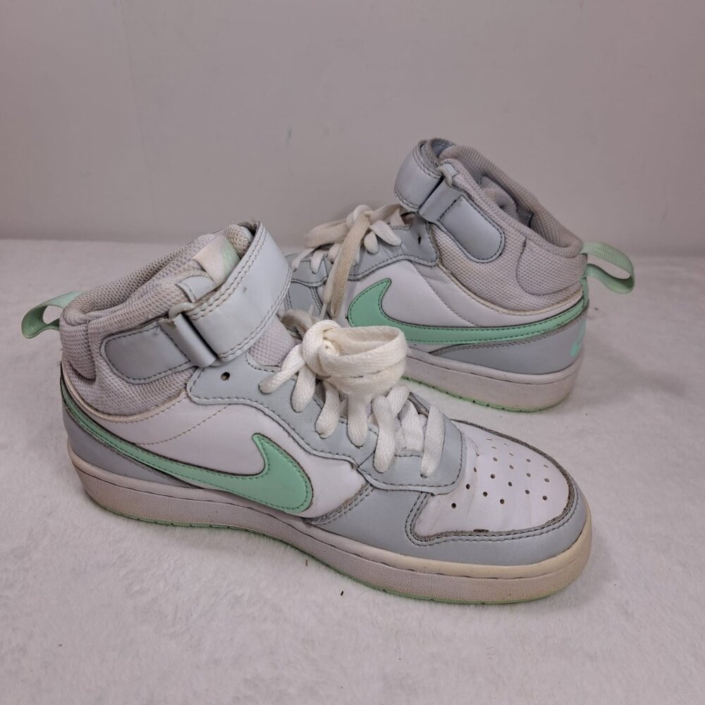 Nike Boys Court Borough Mid 2 CD7782-011 White Basketball Shoes Sneakers Sz 5Y - Picture 3 of 10